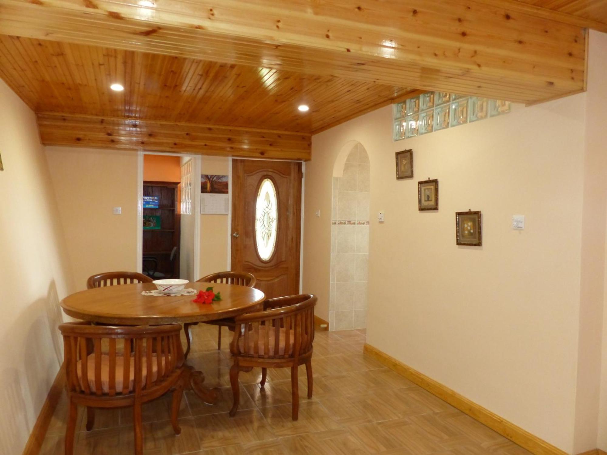 Hibiscus House Seychelles Self Catering Apartment Victoria Luaran gambar
